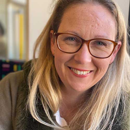 CJP-Cotswold-Tours-Local-Driver-Guide-Ruth-Guthrie