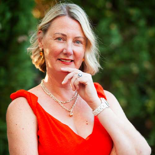Heritage-House-Antiques-Tour-Feature-images-Zoe-Bawtree Zoe Bawtree, antiques expert and founder of Heritage House, Cotswolds